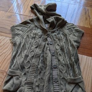 Short sleeve knit sweater with hood